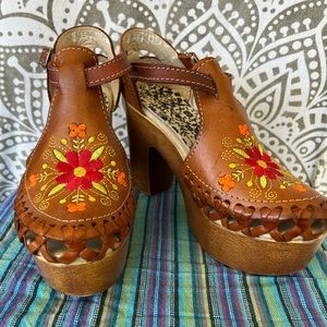 Beautiful boho embroidered Mexican platform clogs. Perfect for spring or summer.